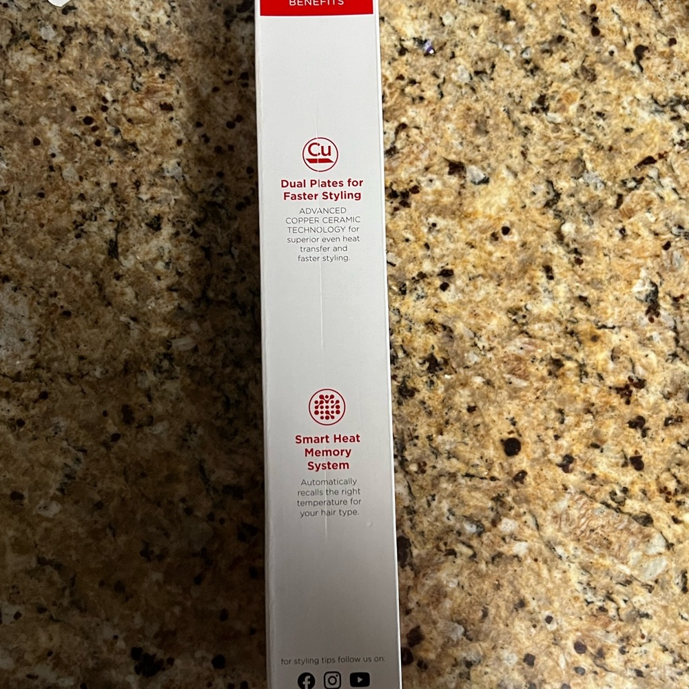 Revlon Copper Black Dual Plate Hair Straightener - Picture 2 of 3
